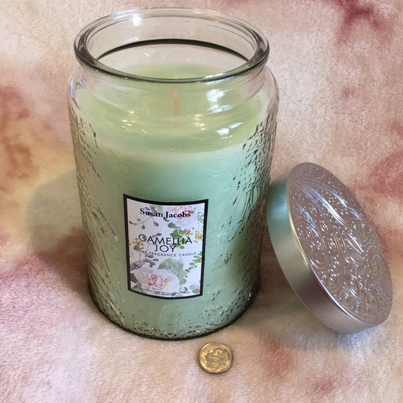 Susan Jacobs Scented Camellia Joy Home Decorative Candle XL 21oz NWT Textured - Picture 16 of 16